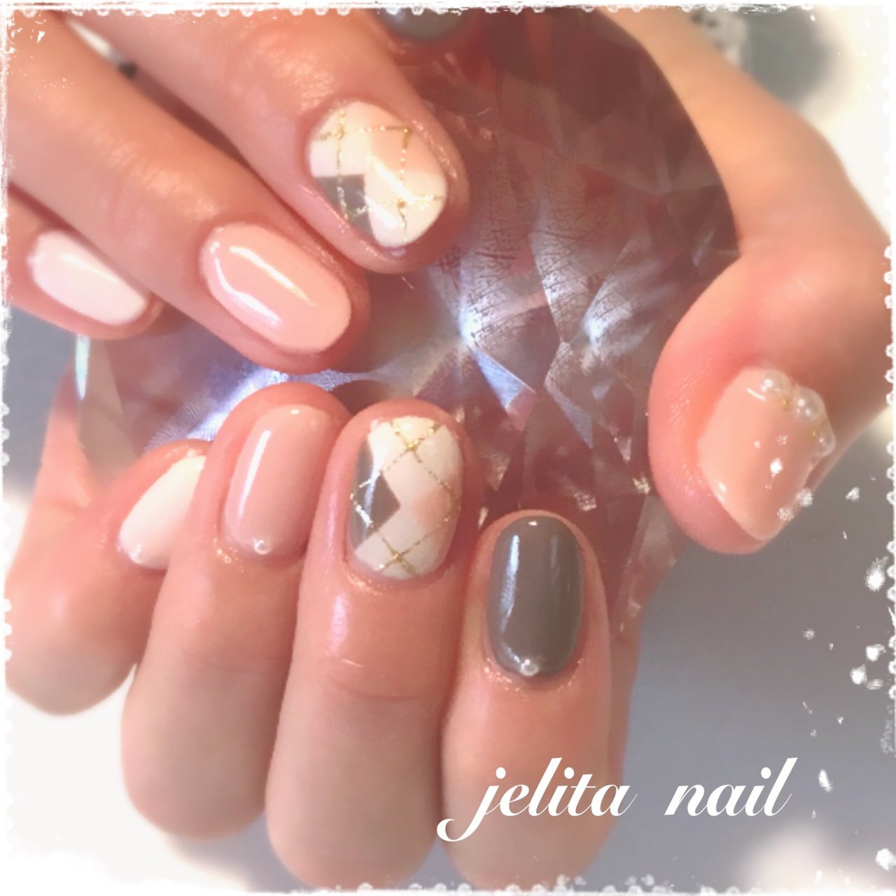 冬 ハンド アーガイル ピンク グレージュ Jelita Nail 麻生理香子のネイルデザイン No 2713861 ネイルブック