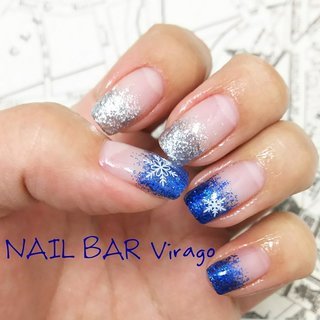 お客様ネイル ブルー＆シルバーの冬のラメグラ✨に雪の結晶❄️
・
https://nailbarvirago.jimdo.com/
・
#nailbarvirago #大分市ネイルサロン #大分ネイルサロン #ネイル #ネイルケア #ハンドケア #ラメグラ #雪の結晶ネイル #冬ネイル #大人ネイル #シニアネイル #お客様ネイル #大分市 #上宗方 #70代のお客様 も #40代ネイリスト #ジェルネイル #自爪を削らない #パラジェル #ノンサンデイング #リクライニングソファ #大人女性ネイル #ネイルブック #巻き爪 #巻き爪補正 #ぺディグラス #冬 #クリスマス #パーティー #デート #ハンド #グラデーション #ラメ #雪の結晶 #大人 #ミディアム #ホワイト #ブルー #シルバー #ジェルネイル #お客様 #nail_bar_virago #ネイルブック