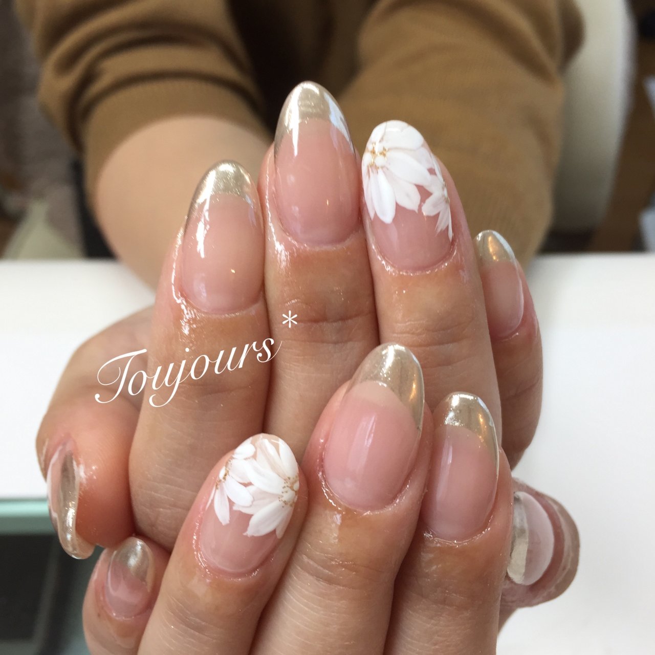 オールシーズン ハンド シンプル フレンチ フラワー Toujours Nailsalonのネイルデザイン No ネイルブック