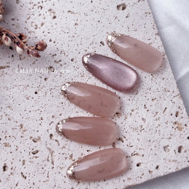 2025最新】深みカラーで大人っぽ♡秋色ガラスフレンチネイル|人気