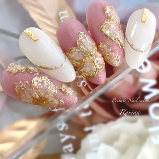 ネイルチップ ぷっくりフラワー マグネット ラメ ゴールド マグネット/ポイント/ぷっくりフラワーのネイルデザイン(2ページ目