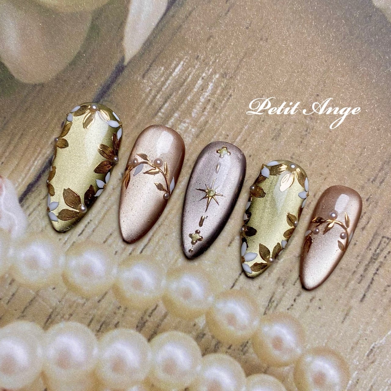秋/ハンド/フラワー/ミラー/ミディアム - Petit Angeのネイルデザイン