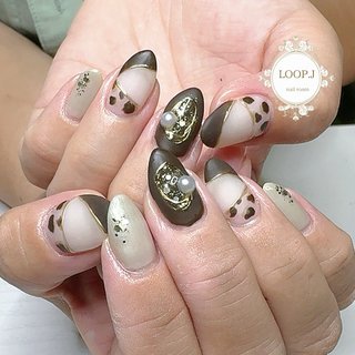 くすみカーキニュアンスゴールドネイル 砂ジェル ミラー 韓国 ちゅるん