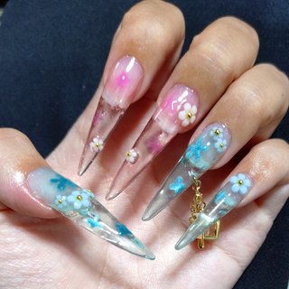 ゆれるパーツ ゆれるネイル 揺れるパーツのネイルデザイン｜ネイルブック