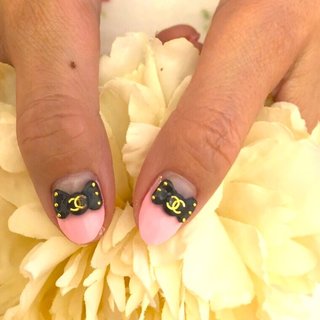 シャネルリボンのネイルデザイン｜ネイルブック