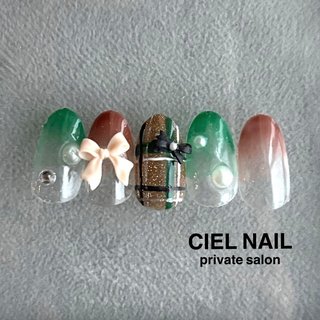 クリアブラウン×ダークグリーン ネイルチップ 秋の新色お好きなグリーンはありますか?グリーンネイル比較