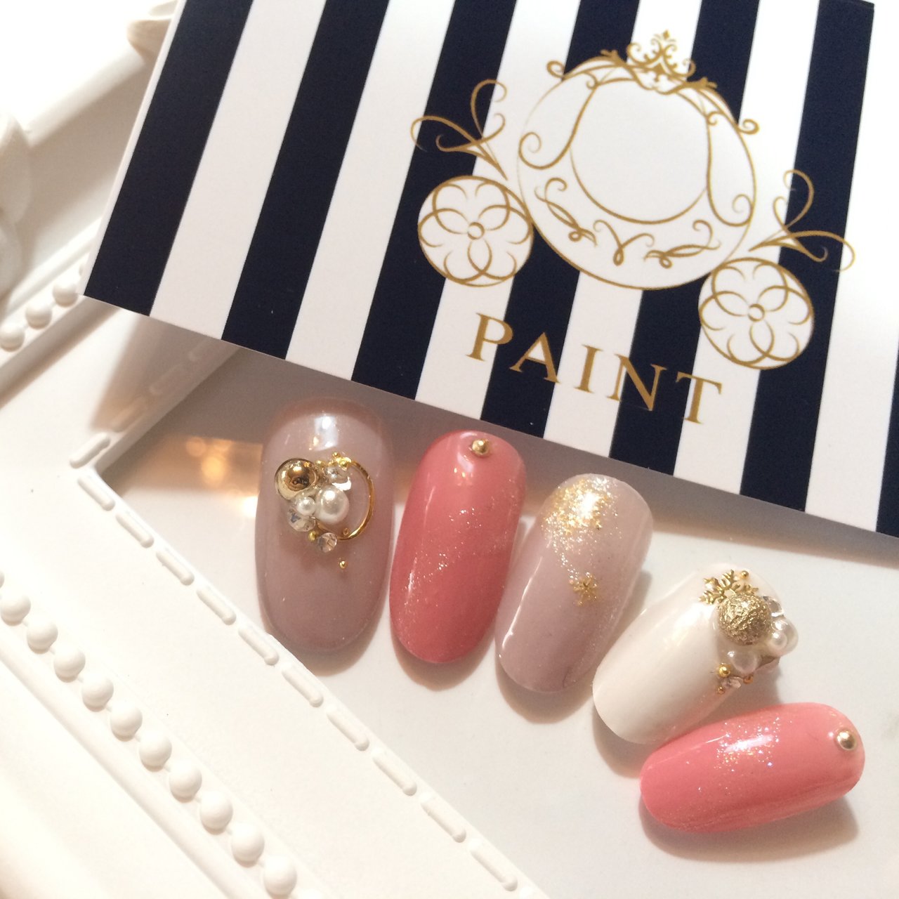 冬 クリスマス デート ワンカラー ビジュー Nail Salon Paint 吉祥寺のネイルデザイン No ネイルブック
