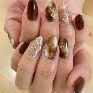 ブラウンゴールドニュアンスシェルネイル ラメ バイカラー 韓国 ちゅるん 秋 ブラウンゴールドニュアンスシェルネイル ラメ バイカラー 韓国 ちゅる