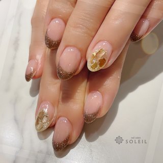 ブラウンゴールドニュアンスシェルネイル ラメ バイカラー 韓国 ちゅるん 秋 ブラウンゴールドニュアンスシェルネイル ラメ バイカラー 韓国