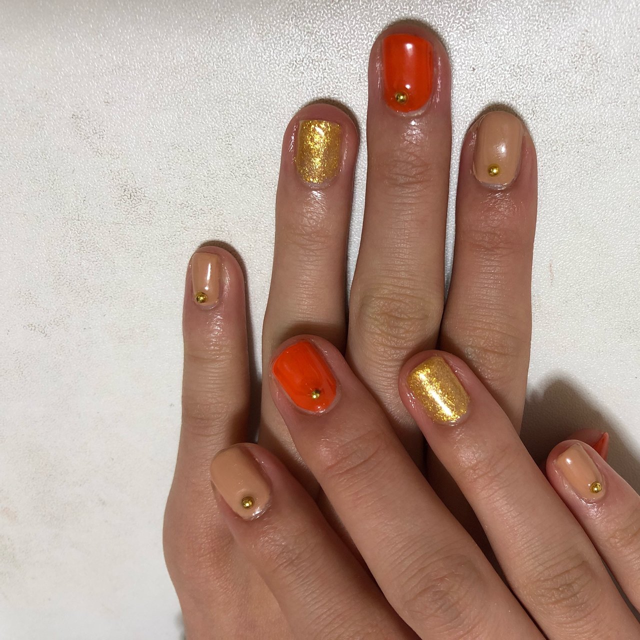 ハンド シンプル ベージュ オレンジ ゴールド Nail Mayのネイルデザイン No 2732135 ネイルブック