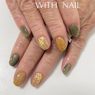 【315】オーダー❉マスタード 秋色 カーキ 大人可愛い ドットネイル 315】オーダー❉マスタード 秋色 カーキ 大人可愛い ドットネイル