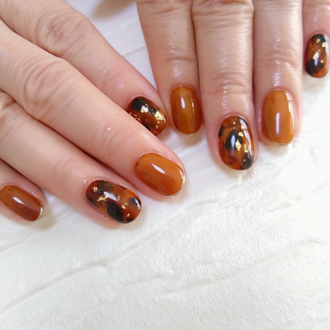 秋/ハンド/ショート/ブラウン/ブラック - toyのネイルデザイン