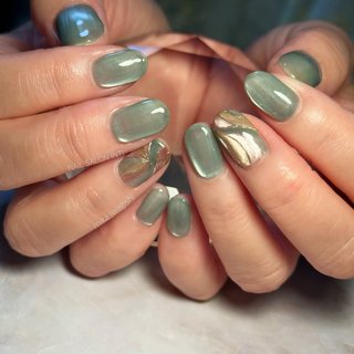 ［45］ネイルチップ マグネットネイル グリーン 秋 冬 シンプル 大人ネイル 2025年】新着順｜秋/マグネット/グリーンのネイルデザイン｜ネイルブック