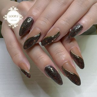 ブラウンゴールドニュアンスシェルネイル ラメ バイカラー 韓国 ちゅる