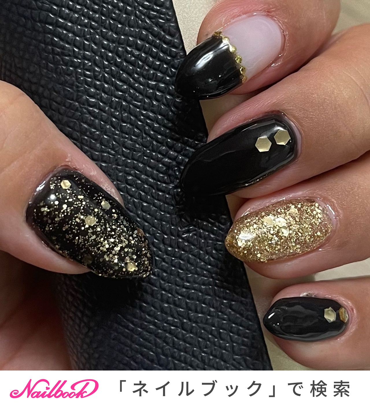 2025年】新着順｜ブラック(黒)/#ゴールドラメネイルのネイル