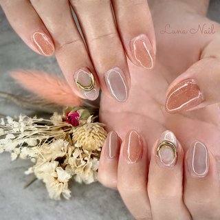 ブラウンゴールドニュアンスシェルネイル ラメ バイカラー 韓国 ちゅる