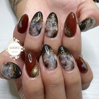 ブラウンゴールドニュアンスシェルネイル ラメ バイカラー 韓国 ちゅる