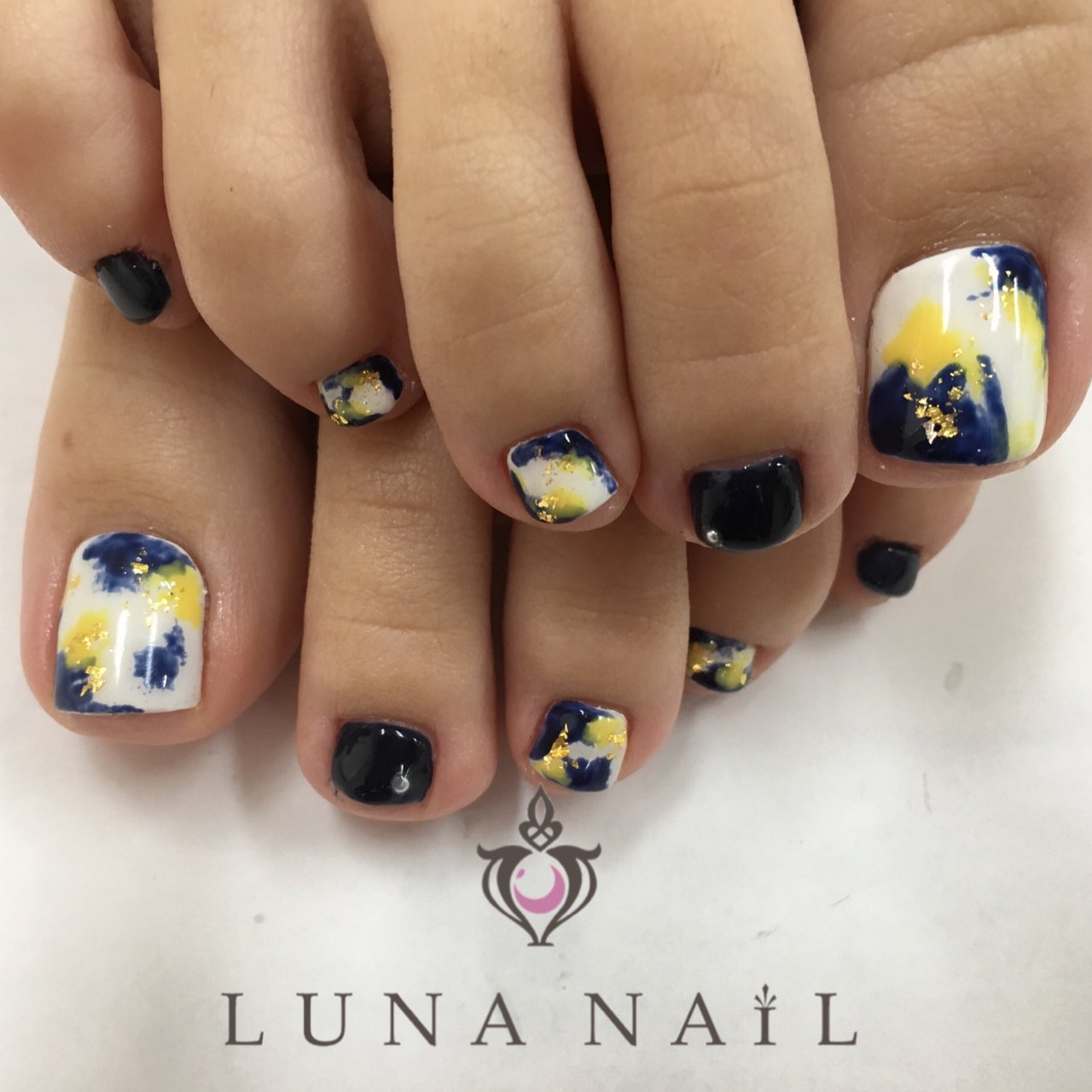 オールシーズン フット ニュアンス ミディアム ホワイト Luna Nail のネイルデザイン No ネイルブック