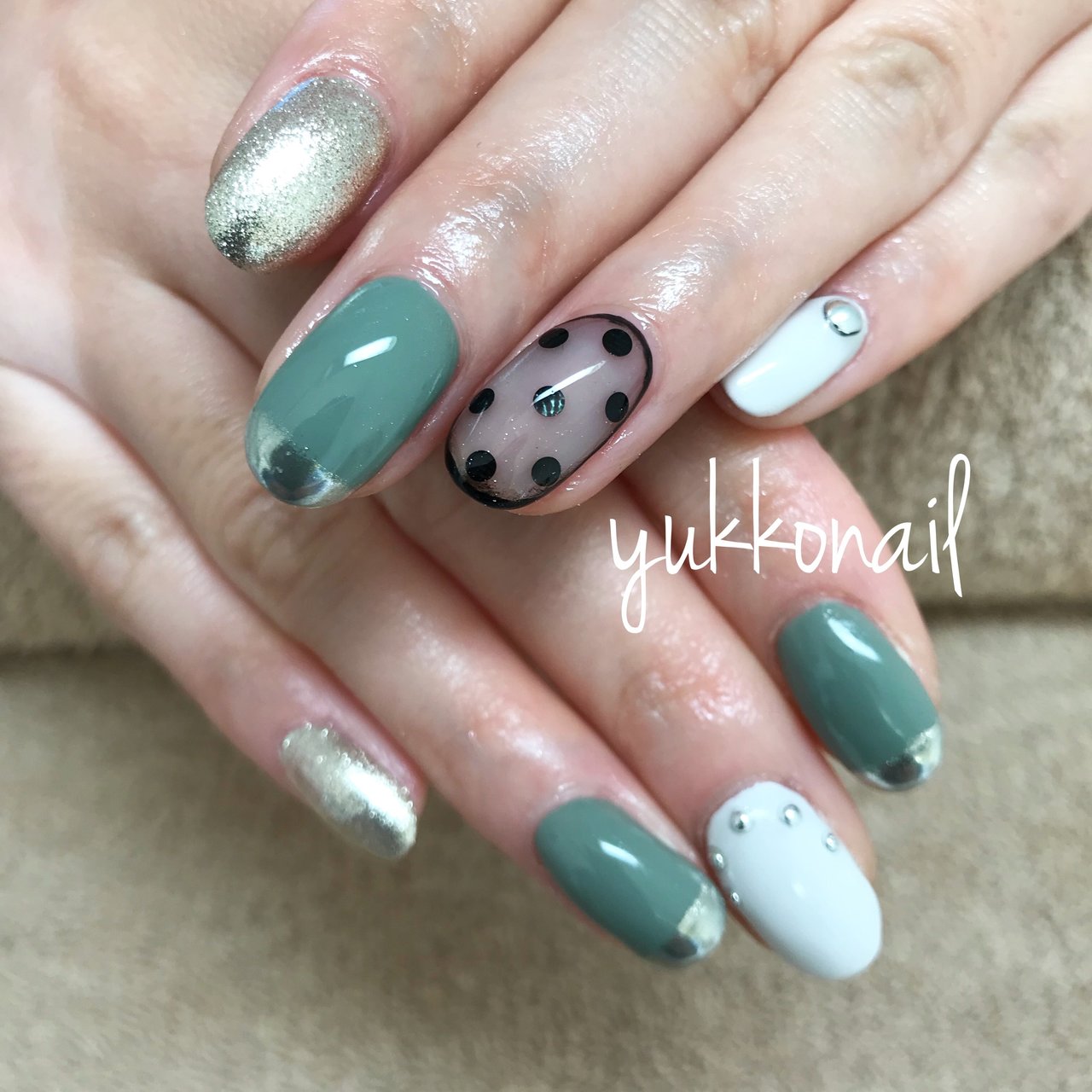 変形フレンチ ワンカラー シースルー ミラー ホワイト Yukko Nailのネイルデザイン No ネイルブック