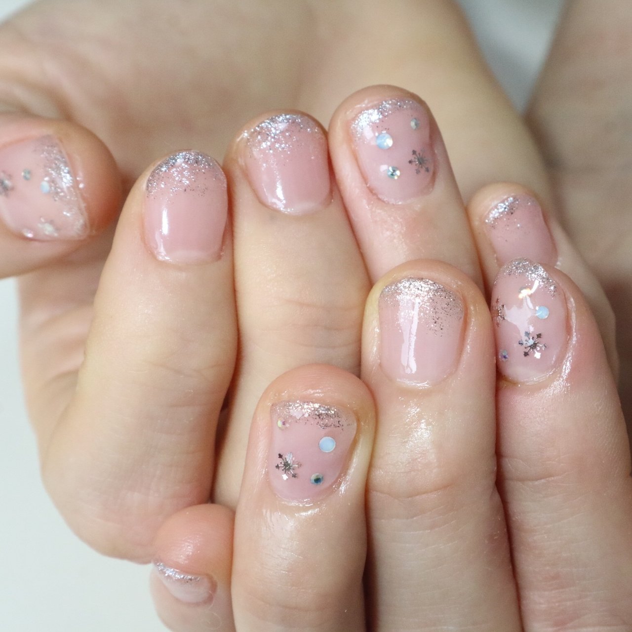 冬 クリスマス オフィス ハンド ラメ Jewdy Nailのネイルデザイン No ネイルブック