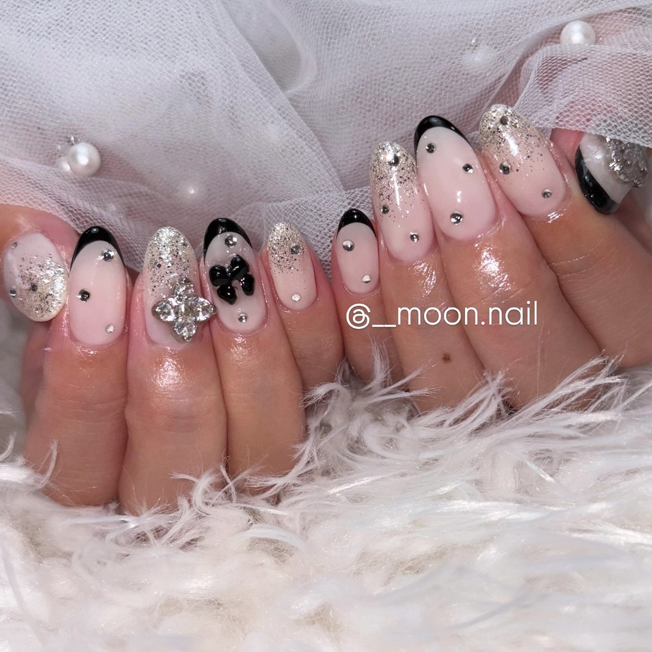 フレンチ/リボン/キラキラ/ブラック - MOON.NAILのネイルデザイン[No 
