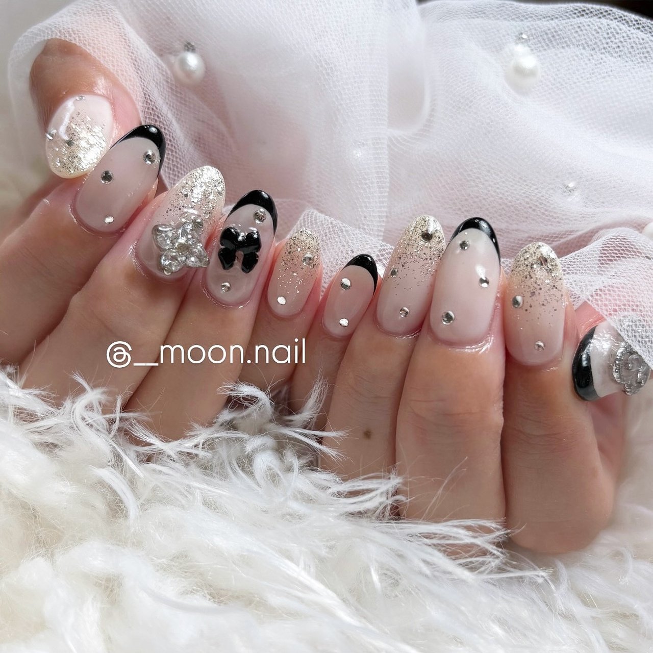 フレンチ/リボン/キラキラ/ブラック - MOON.NAILのネイルデザイン[No