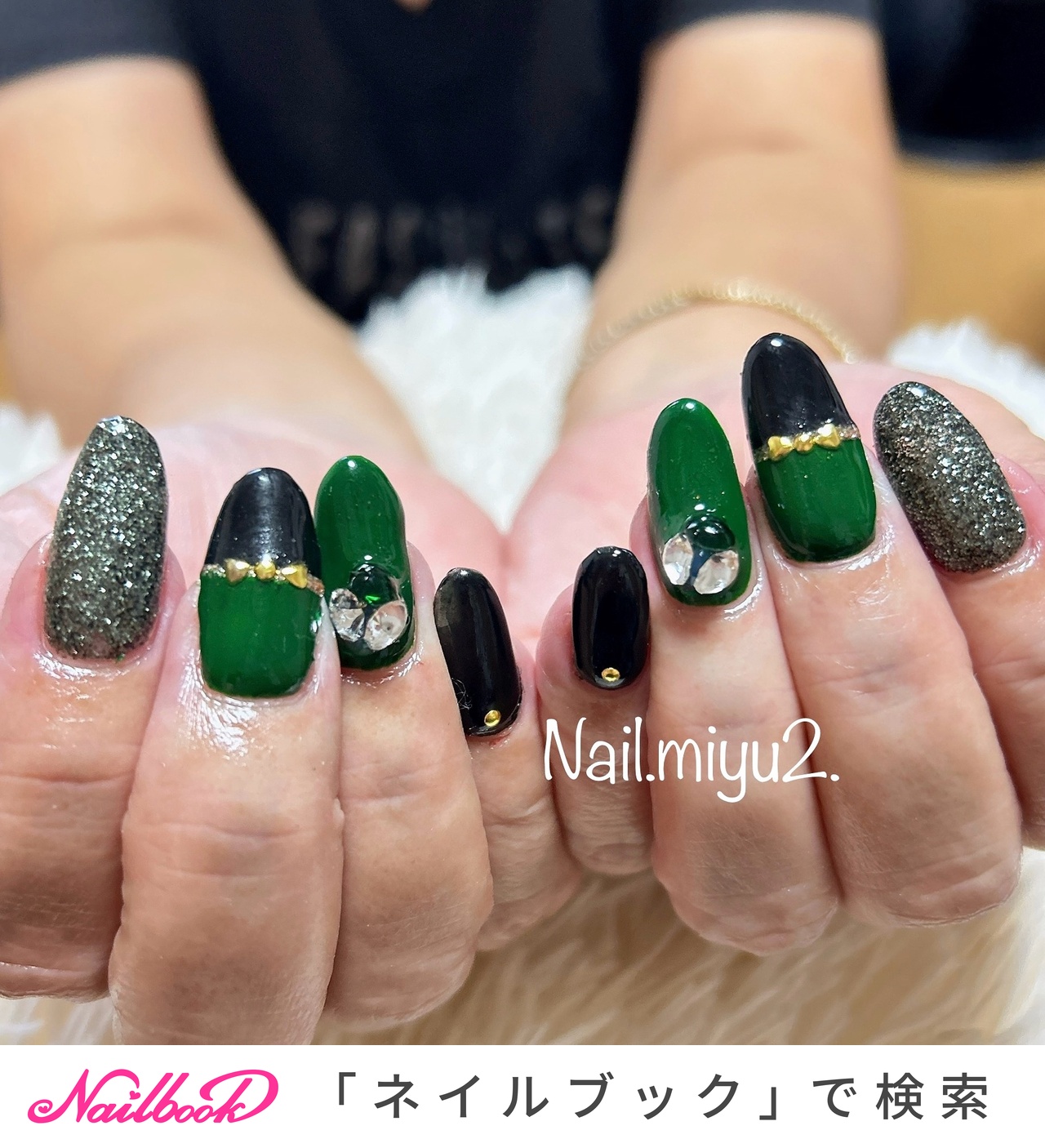 グリーン/ブラック/ゴールドのネイルデザイン｜ネイルブック