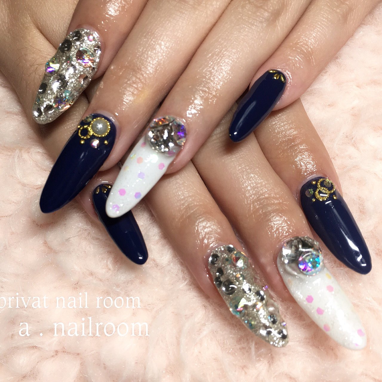 冬 ハンド ビジュー ラメ ロング A Nail Private Nailsalon のネイルデザイン No ネイルブック