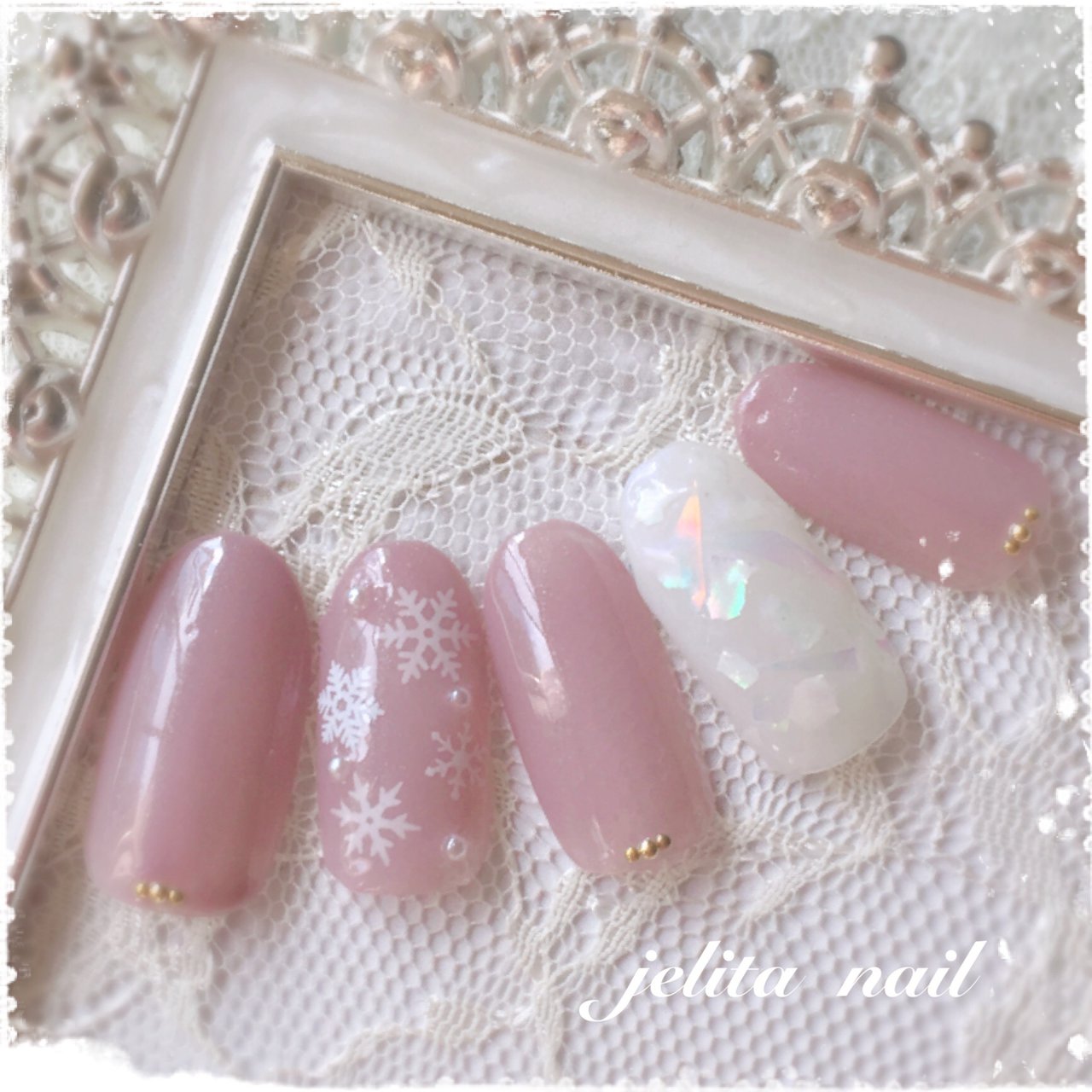 冬 シェル 雪の結晶 ピンク スモーキー Jelita Nail 麻生理香子のネイルデザイン No ネイルブック