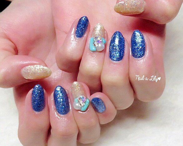 冬 ラメ ビジュー ネイビー ゴールド Nailalily ネイルアリリー Akiのネイルデザイン No ネイルブック