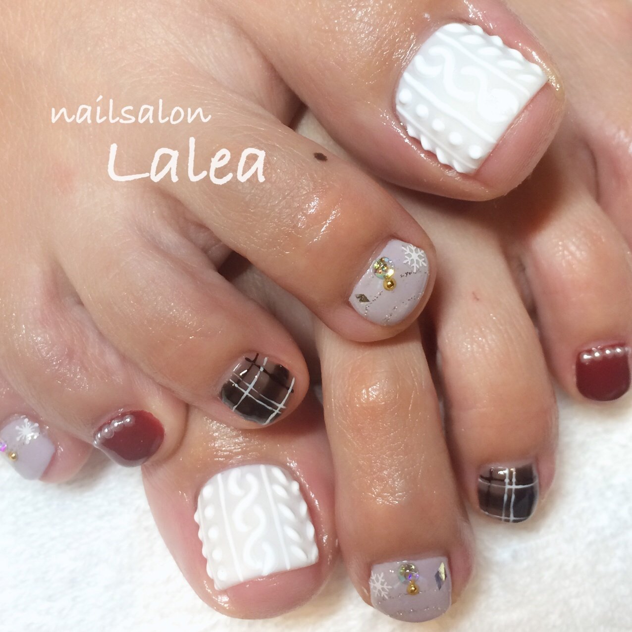 冬 お正月 バレンタイン 女子会 フット Nailsalonlalea Nooknailのネイルデザイン No ネイルブック