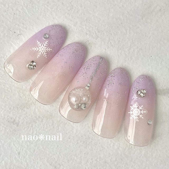 2025最新】ふわりと指先に舞い降りる♡控えめ雪の結晶ネイル|人気