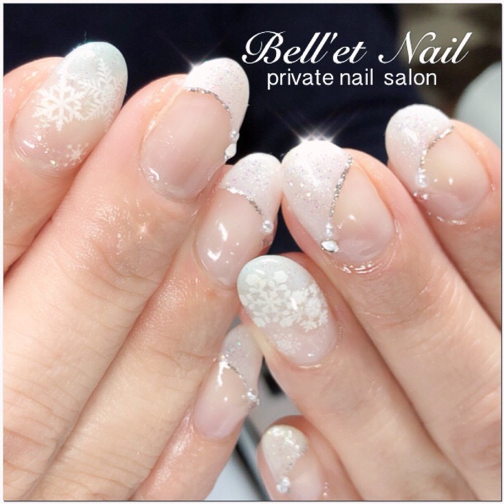 冬 フレンチ 雪の結晶 ホワイト Bell Et Nail ネイリスト佐藤綾子のネイルデザイン No ネイルブック