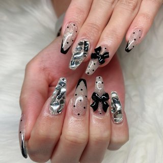 リボン/ブラック/＃ストーン埋め尽くしのネイルデザイン｜ネイルブック
