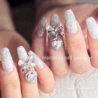 揺れるパーツのネイルデザイン｜ネイルブック