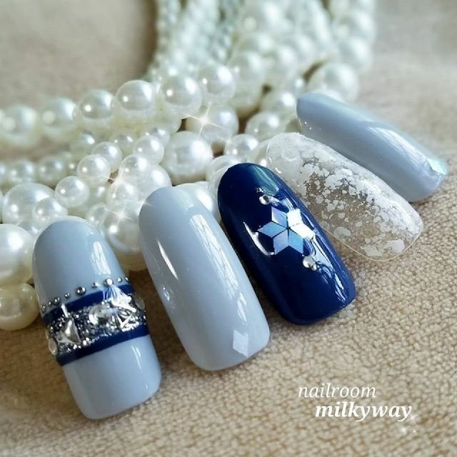 冬 ハンド ホログラム ブルー グレー Nailroommilkywayのネイルデザイン No 2777030 ネイルブック