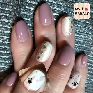 2018年🐾戌年🐶和ネイル🏵✨ #ワンカラー#小豆色#オーロラパールホワイト#ランダムアート#市松模様#スクエアスタッズ#ゴールド#犬の足跡🐾#金箔#三郷ネイルサロン💅# Nail🌺MAHALO #お正月 #ハンド #ワンカラー #和柄 #ショート #ピンク #ジェルネイル #お客様 #mahalo21 #ネイルブック