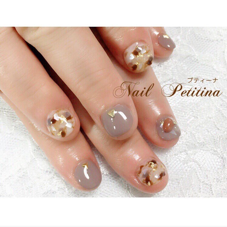 秋 冬 べっ甲 ショート グレージュ Nail Petitina プティーナ のネイルデザイン No ネイルブック