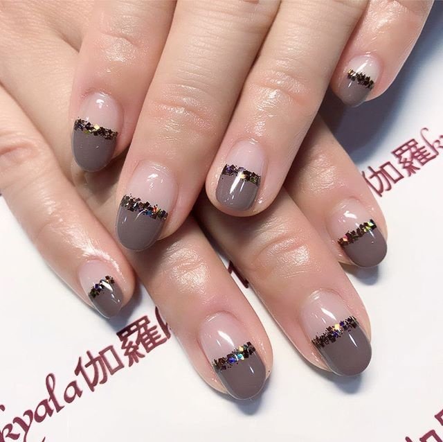 秋 冬 オフィス フレンチ 変形フレンチ Gelnailsalon Kyalaのネイルデザイン No ネイルブック