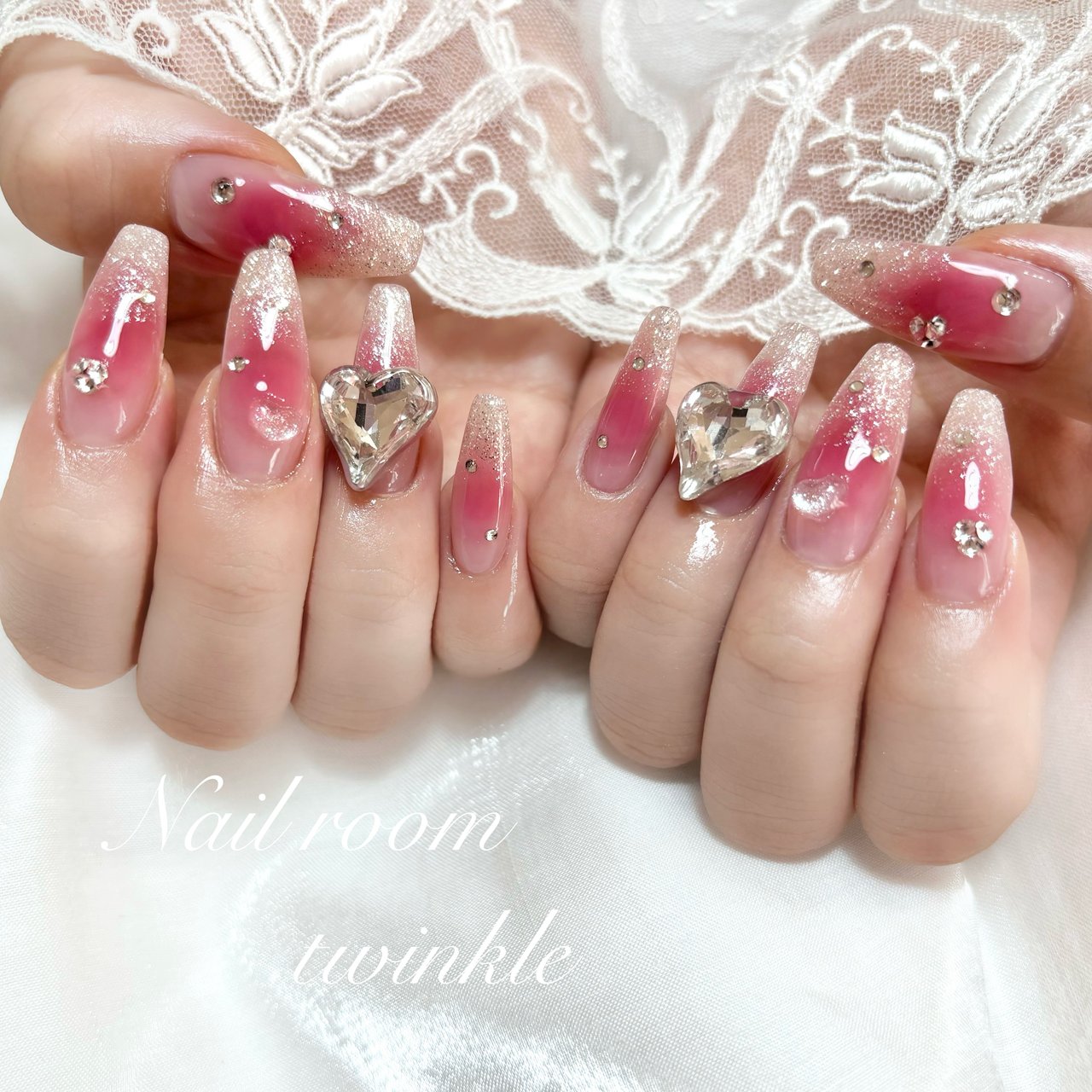 ハンド/チーク/ちゅるん/キラキラ/韓国 - SAEのネイルデザイン[No