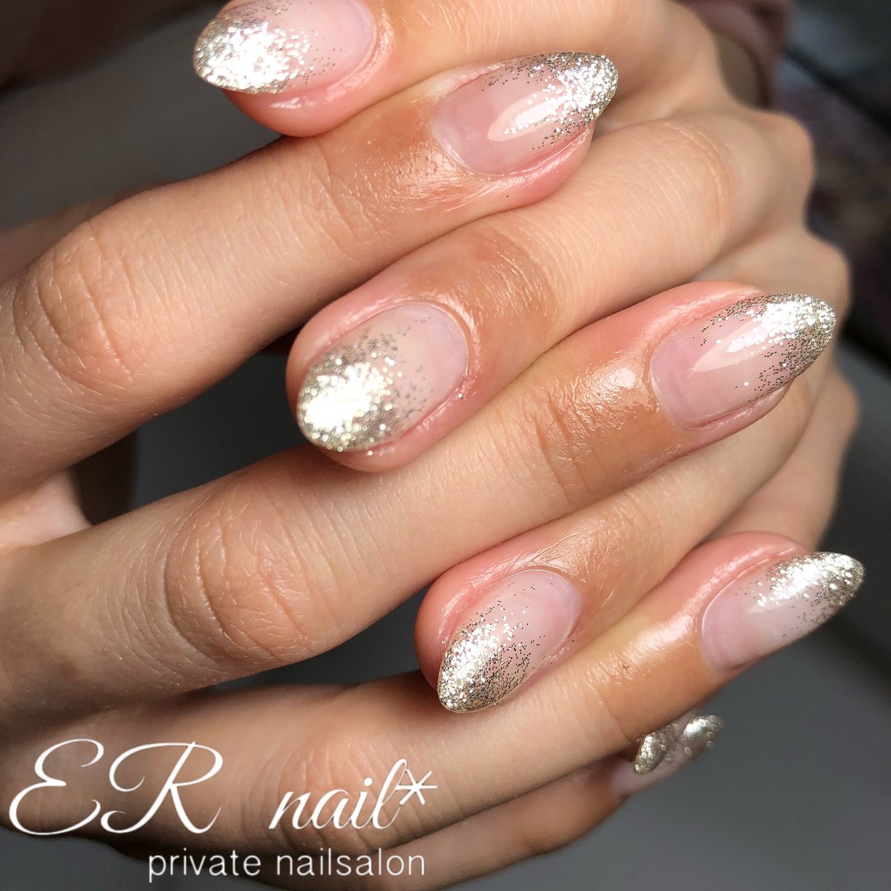 グラデーション ラメ シルバー ジェル Er Nailのネイルデザイン No 2807557 ネイルブック