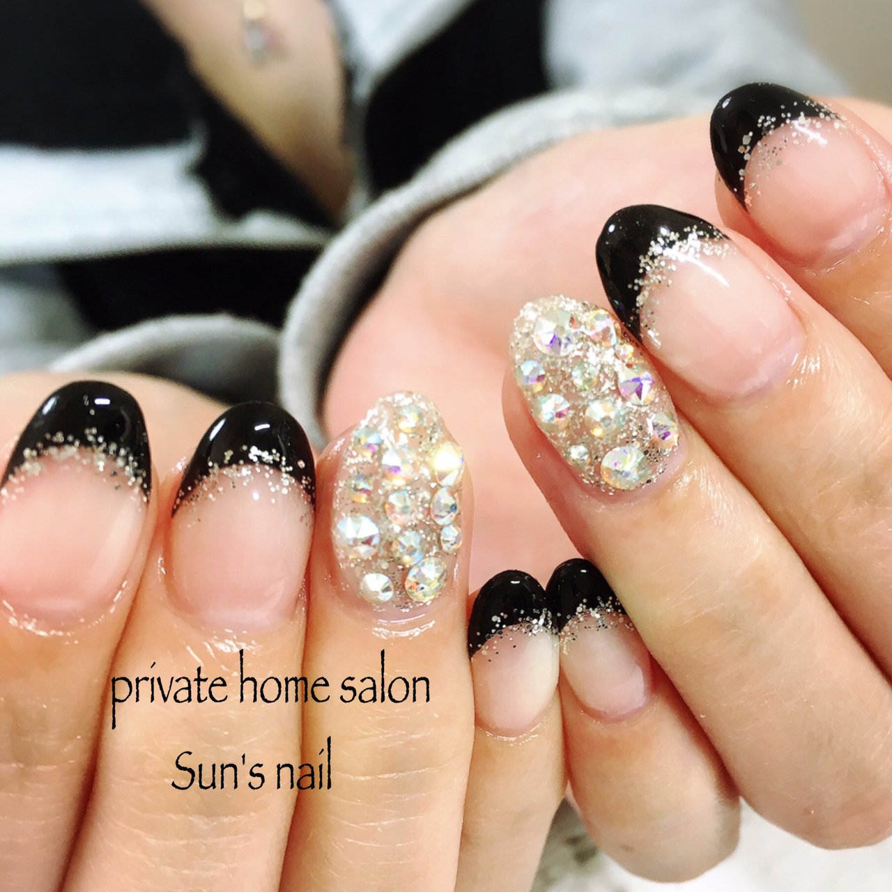 オールシーズン ハンド シンプル フレンチ ビジュー Sun Snailのネイルデザイン No ネイルブック