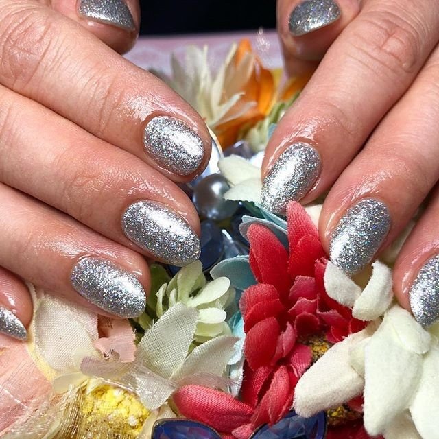 ラメ シルバー Nail Salon Glad のネイルデザイン No ネイルブック