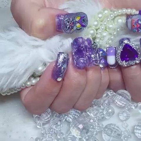 痛ネイル/キラキラ/カラフル - ⭐︎miwa⭐︎のネイルデザイン[No