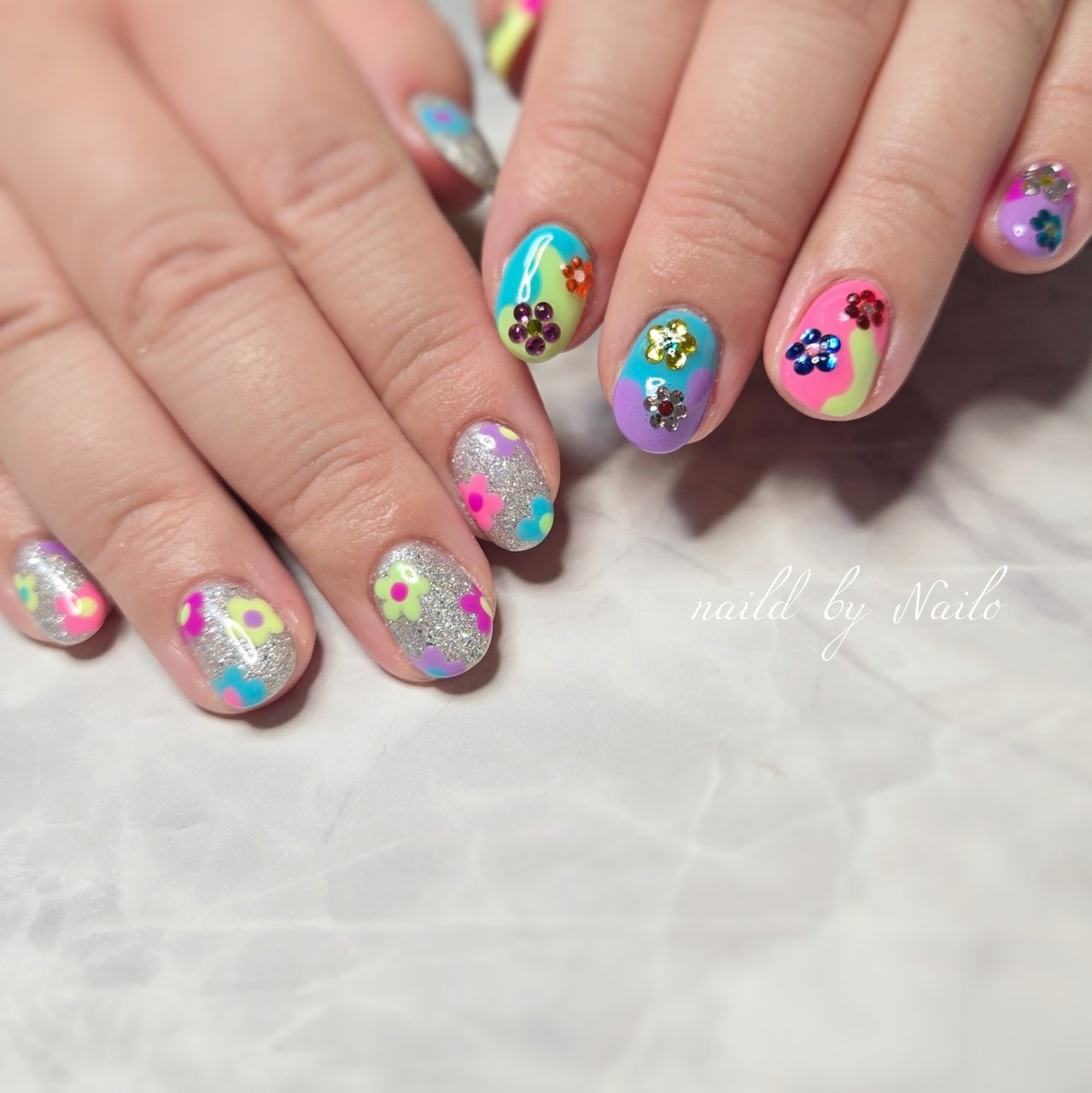 春/ハンド/フラッシュ/フラワー/キラキラ - nailsalon_nailoのネイル 