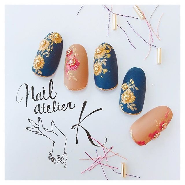 オールシーズン ラメ ワンカラー ビジュー フラワー Nailatelier Kのネイルデザイン No 2820507 ネイルブック