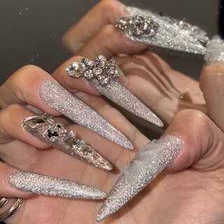 揺れるパーツのネイルデザイン｜ネイルブック