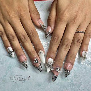 2026年】新着順｜フレンチ/ビジューのネイルデザイン｜ネイルブック