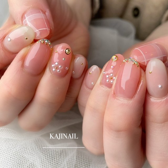 色付けネイル 桃色 ネイルで楽しむ今日の色】3/10は桃色！可愛さ溢れる桃の花♡|人気