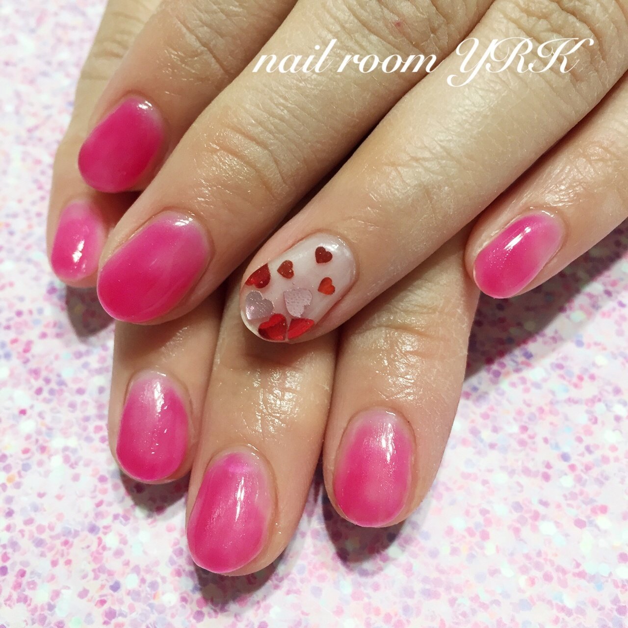 バレンタイン ハンド ホログラム ハート ピンク Nail Room Yrkのネイルデザイン No 225 ネイルブック